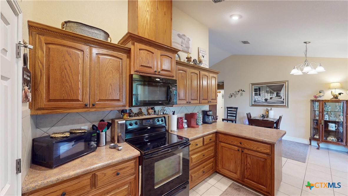 164 Russell Road Victoria, TX 77904 - Photo 15 of 48