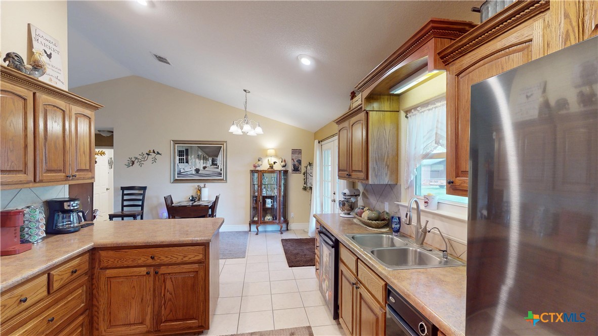 164 Russell Road Victoria, TX 77904 - Photo 16 of 48