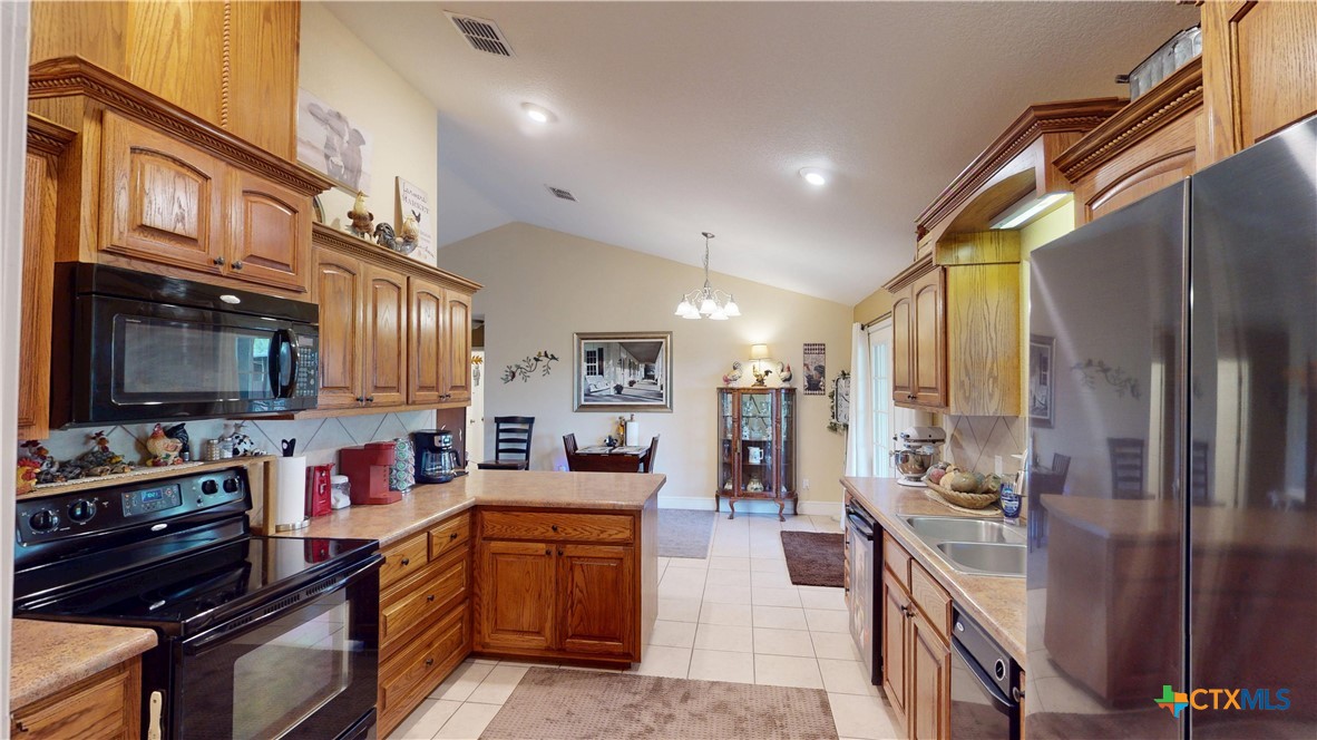 164 Russell Road Victoria, TX 77904 - Photo 19 of 48