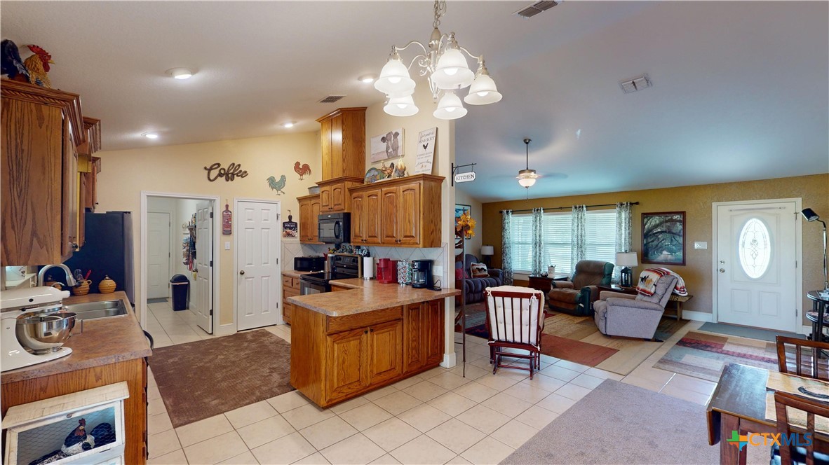 164 Russell Road Victoria, TX 77904 - Photo 21 of 48