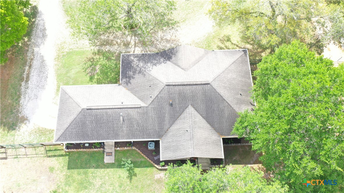 164 Russell Road Victoria, TX 77904 - Photo 5 of 48