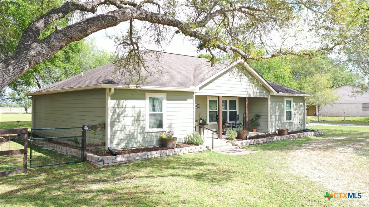 164 Russell Road Victoria, TX 77904 - Photo 8 of 48