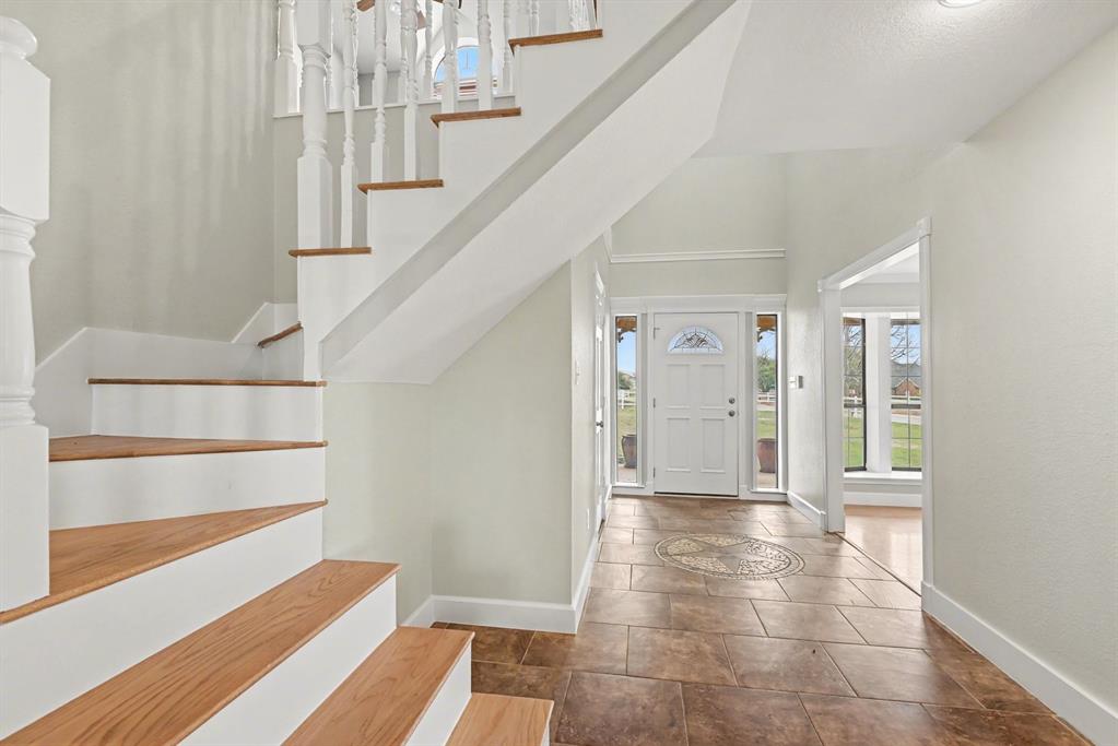 10101 Round Hill Road Fort Worth, TX 76131 - Photo 5 of 30 a view of entryway