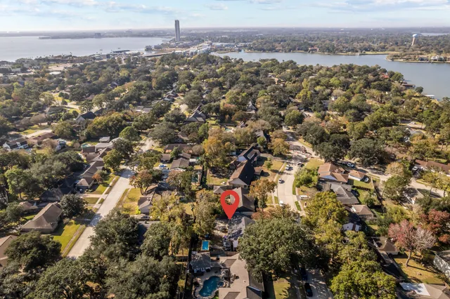 $2,950 | 326 Bayou View Drive, El Lago, TX 77586