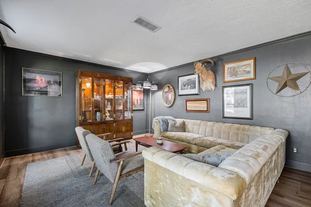 $2,950 | 326 Bayou View Drive, El Lago, TX 77586