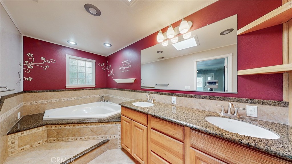 218 7th Street Orland, CA 95963 - Photo 18 of 38 Soaking tub, primary bath