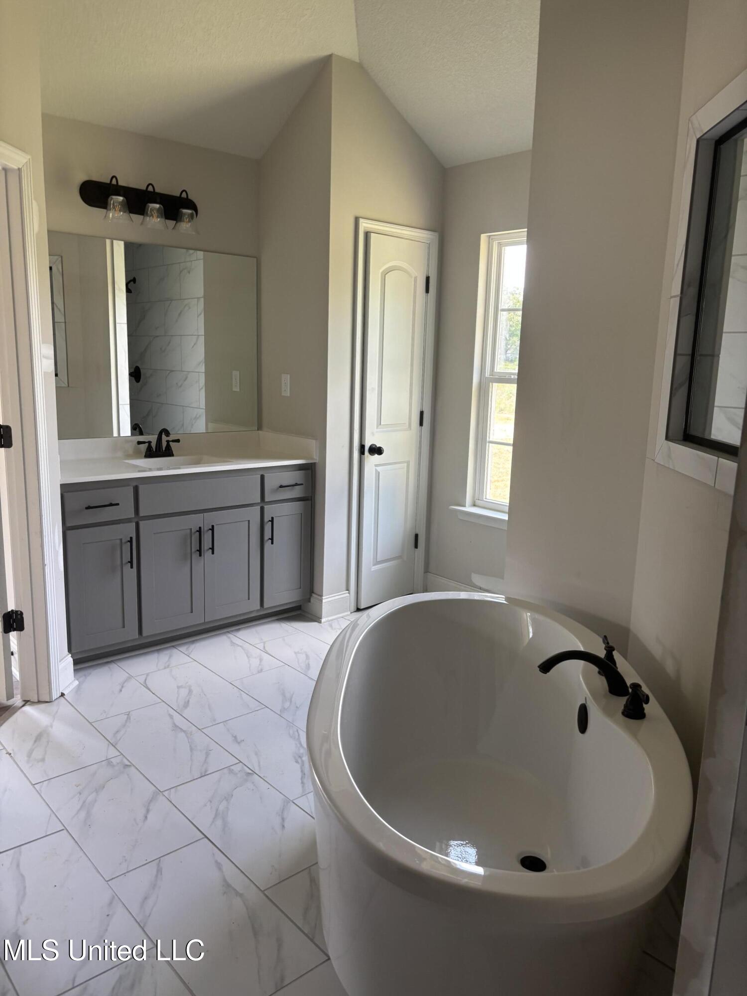 966 Buttermilk Drive Nesbit, MS 38651 - Photo 11 of 18 IMG_2720