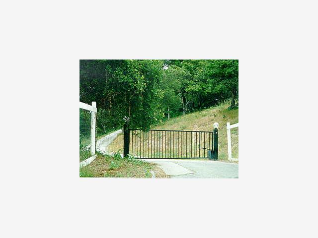 184 Echo Valley Road Salinas, CA 93907 - Photo 1 of 1 Gallery Image 1