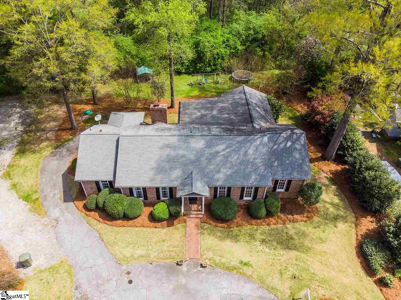 911 Calvert Avenue Clinton, SC 29325 - Photo 2 of 36 Gallery Image 2