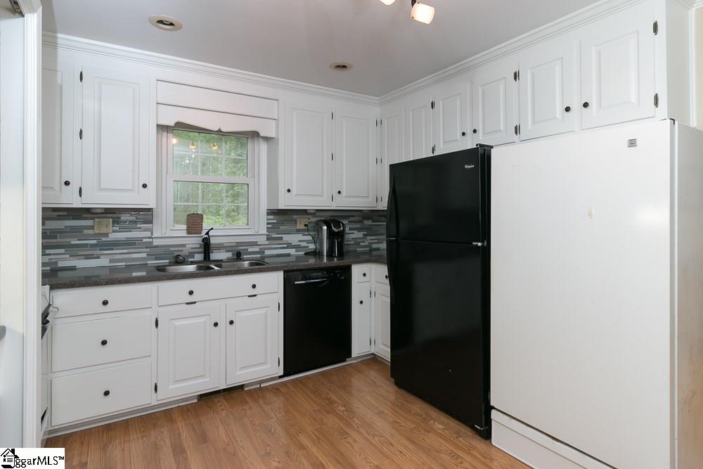 911 Calvert Avenue Clinton, SC 29325 - Photo 7 of 36 Gallery Image 7