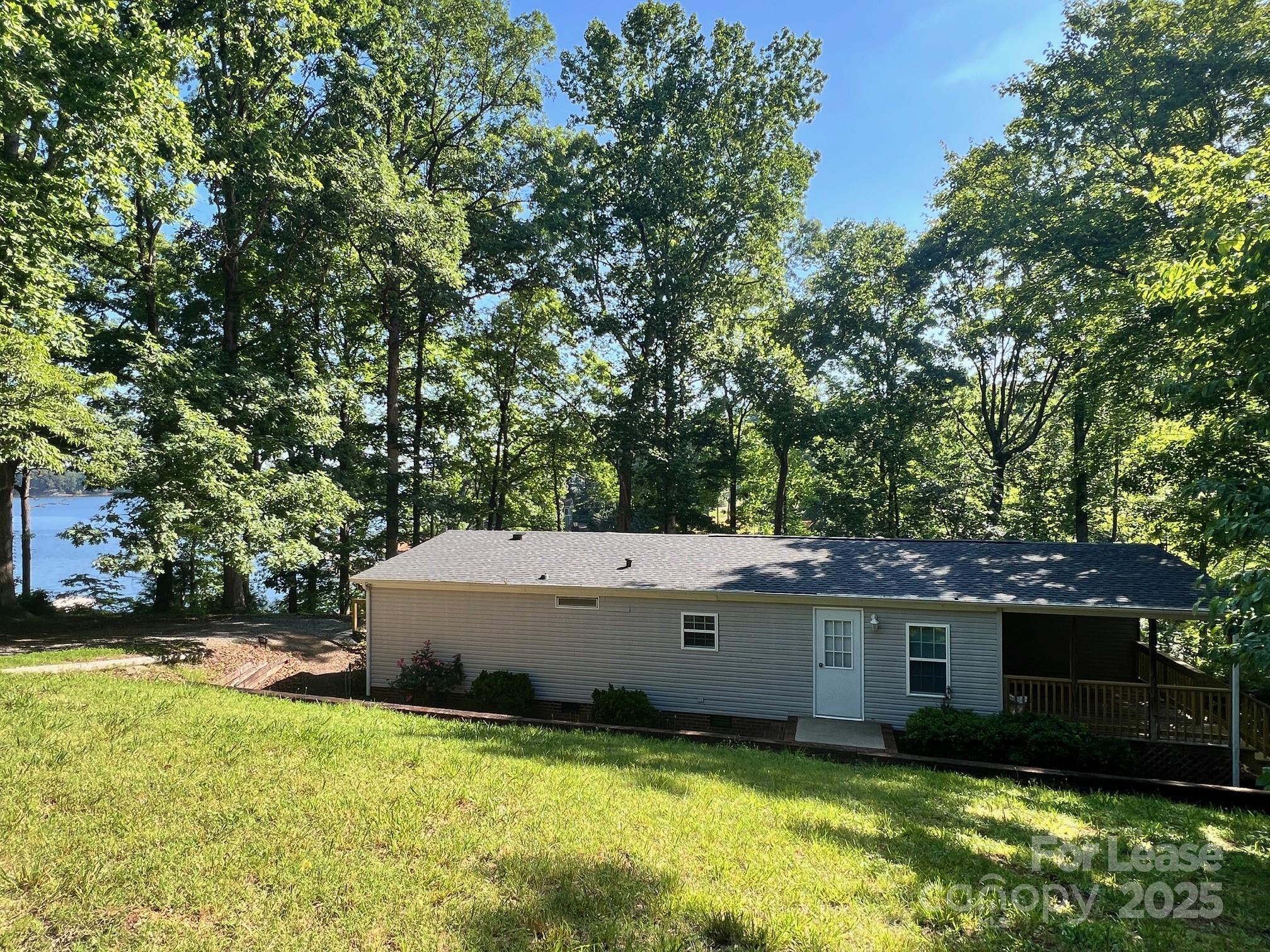 a view of backyard with a tub