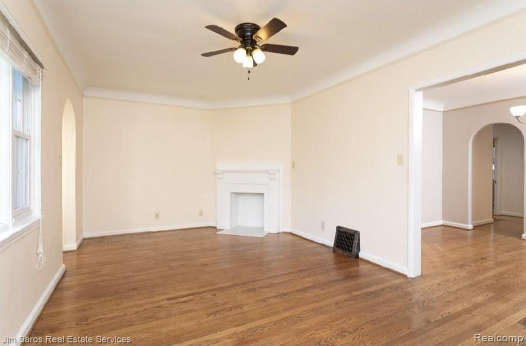 899 Rivard Boulevard Grosse Pointe, MI 48230 - Photo 2 of 8
