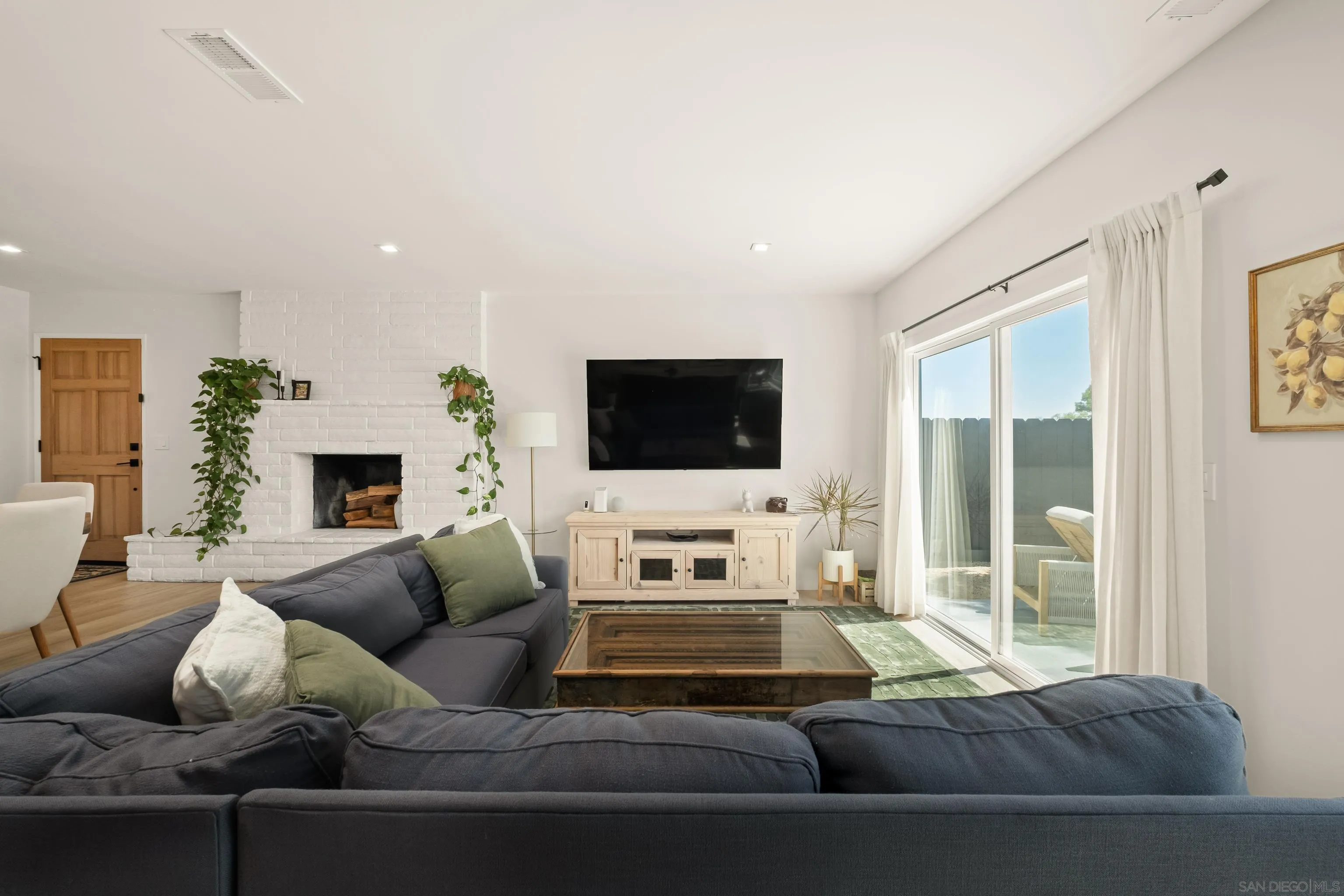 9081 Inverness Road Santee, CA 92071 - Photo 10 of 53 Gallery Image 10