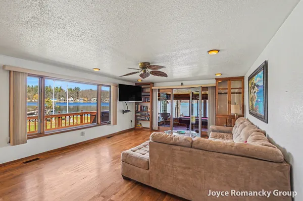 $600,000 | 11235 West Broomfield Road, Remus, MI 49340