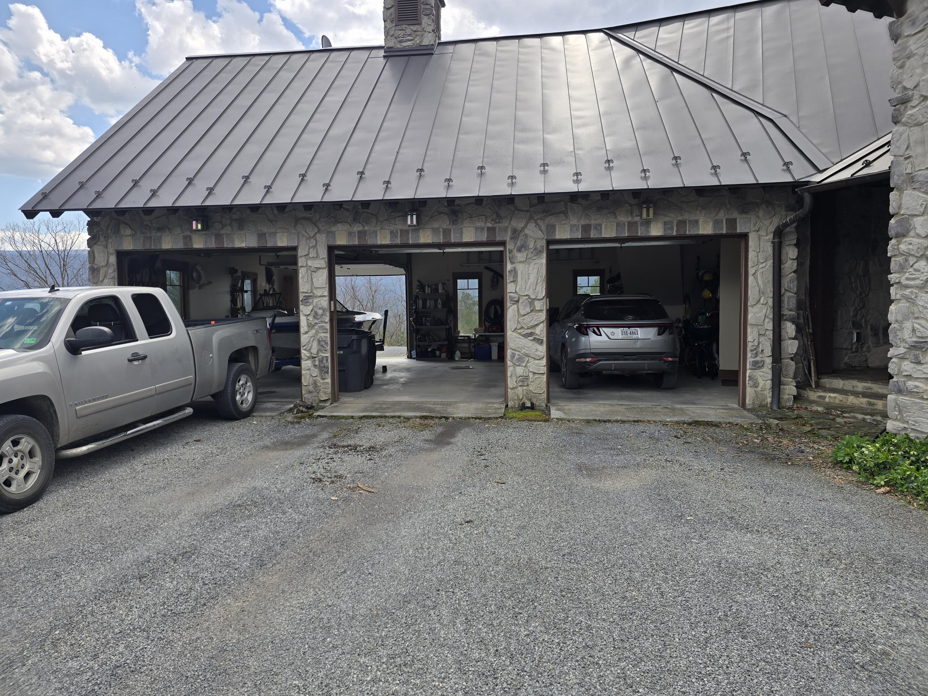 144 Seven Ridges Road Hot Springs, VA 24445 - Photo 67 of 99 3 car attached w drive Thru