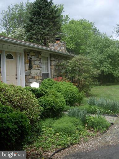 14542 Lightner Road Haymarket, VA 20169 - Photo 12 of 16 beautiful exterior stonework