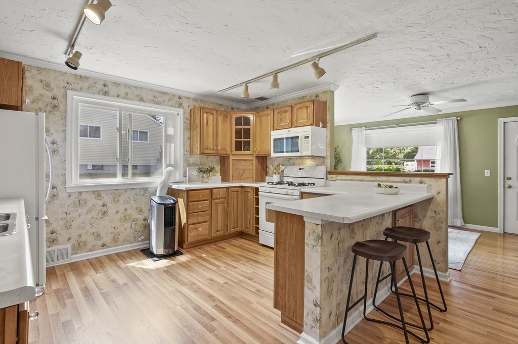 11 Robin Road Westborough, MA 01581 - Photo 11 of 27 Gallery Image 11