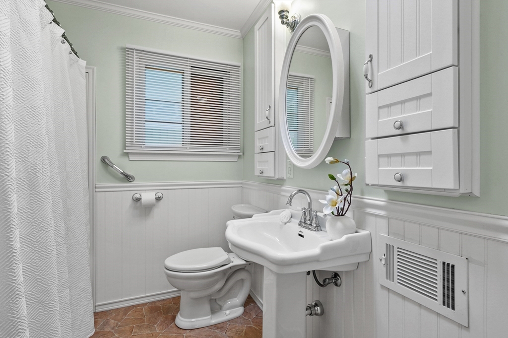 11 Robin Road Westborough, MA 01581 - Photo 19 of 27 Gallery Image 19