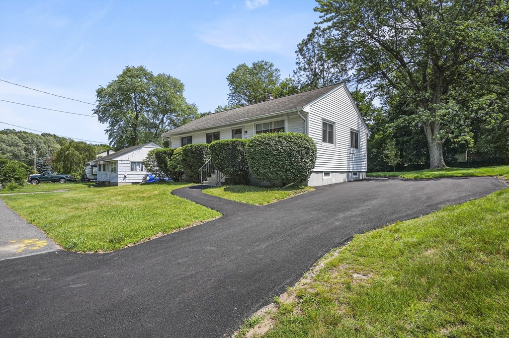 11 Robin Road Westborough, MA 01581 - Photo 2 of 27 Gallery Image 2