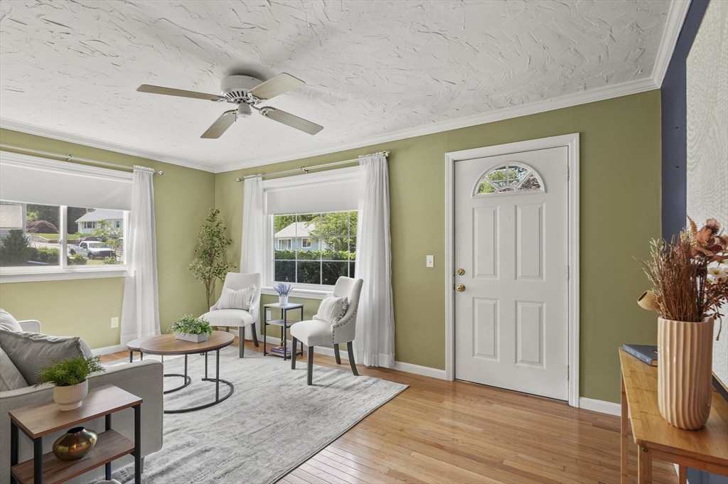 11 Robin Road Westborough, MA 01581 - Photo 3 of 27 Gallery Image 3