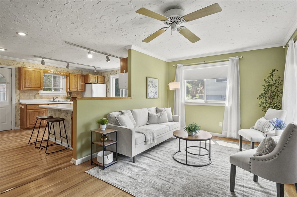11 Robin Road Westborough, MA 01581 - Photo 4 of 27 Gallery Image 4