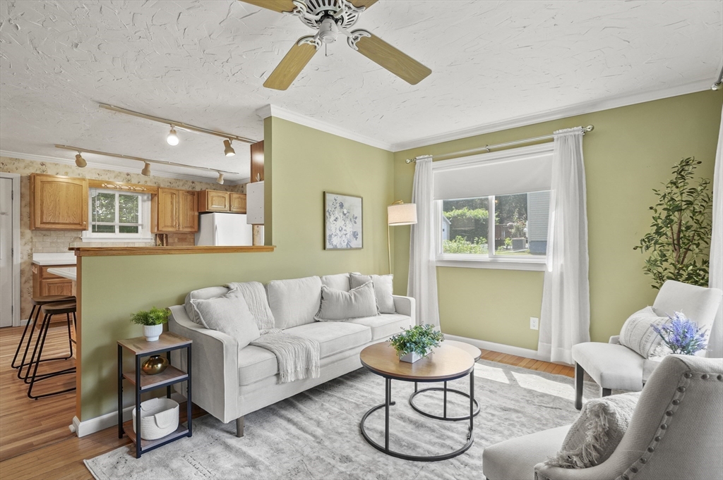 11 Robin Road Westborough, MA 01581 - Photo 5 of 27 Gallery Image 5