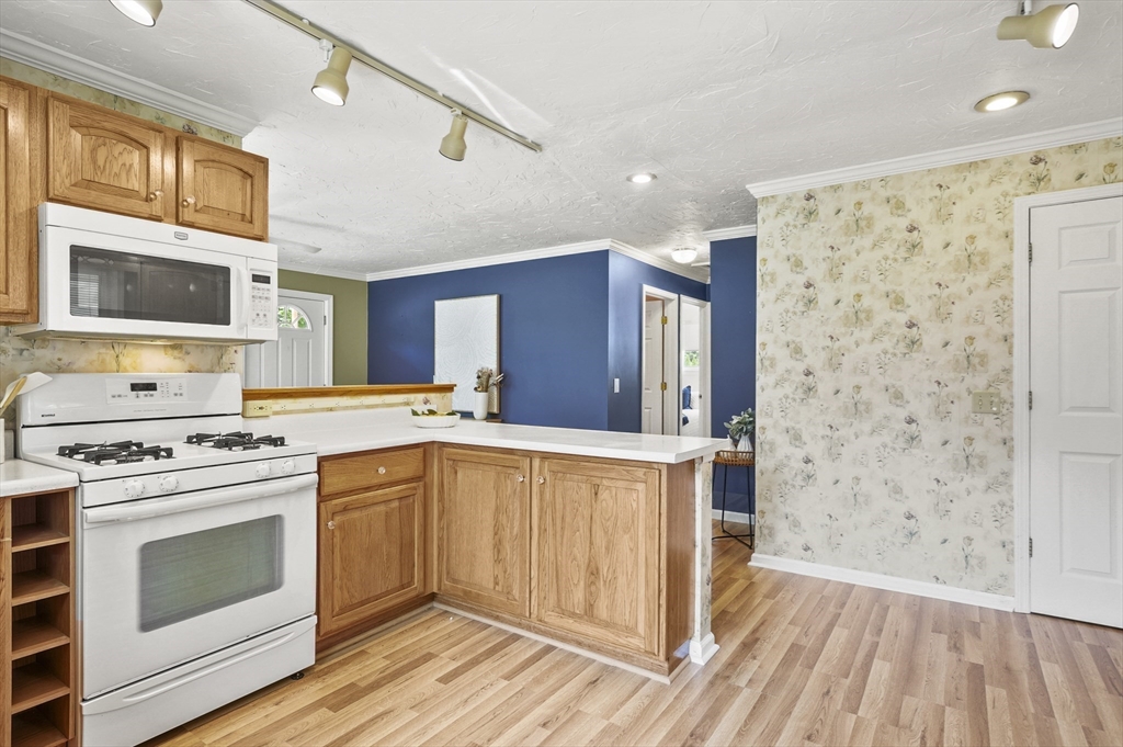 11 Robin Road Westborough, MA 01581 - Photo 8 of 27 Gallery Image 8
