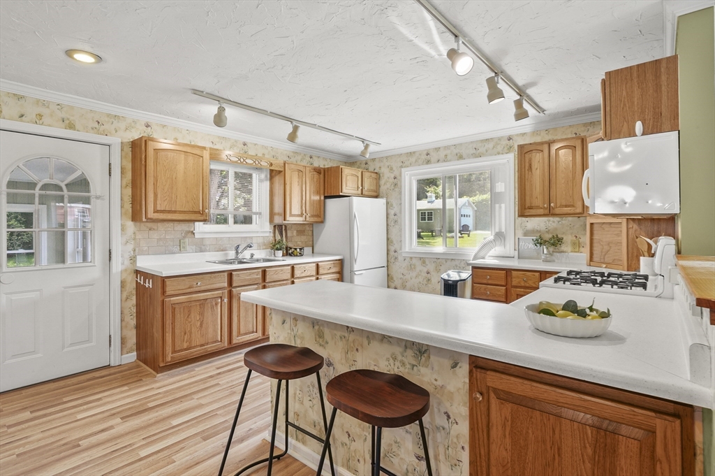 11 Robin Road Westborough, MA 01581 - Photo 10 of 27 Gallery Image 10