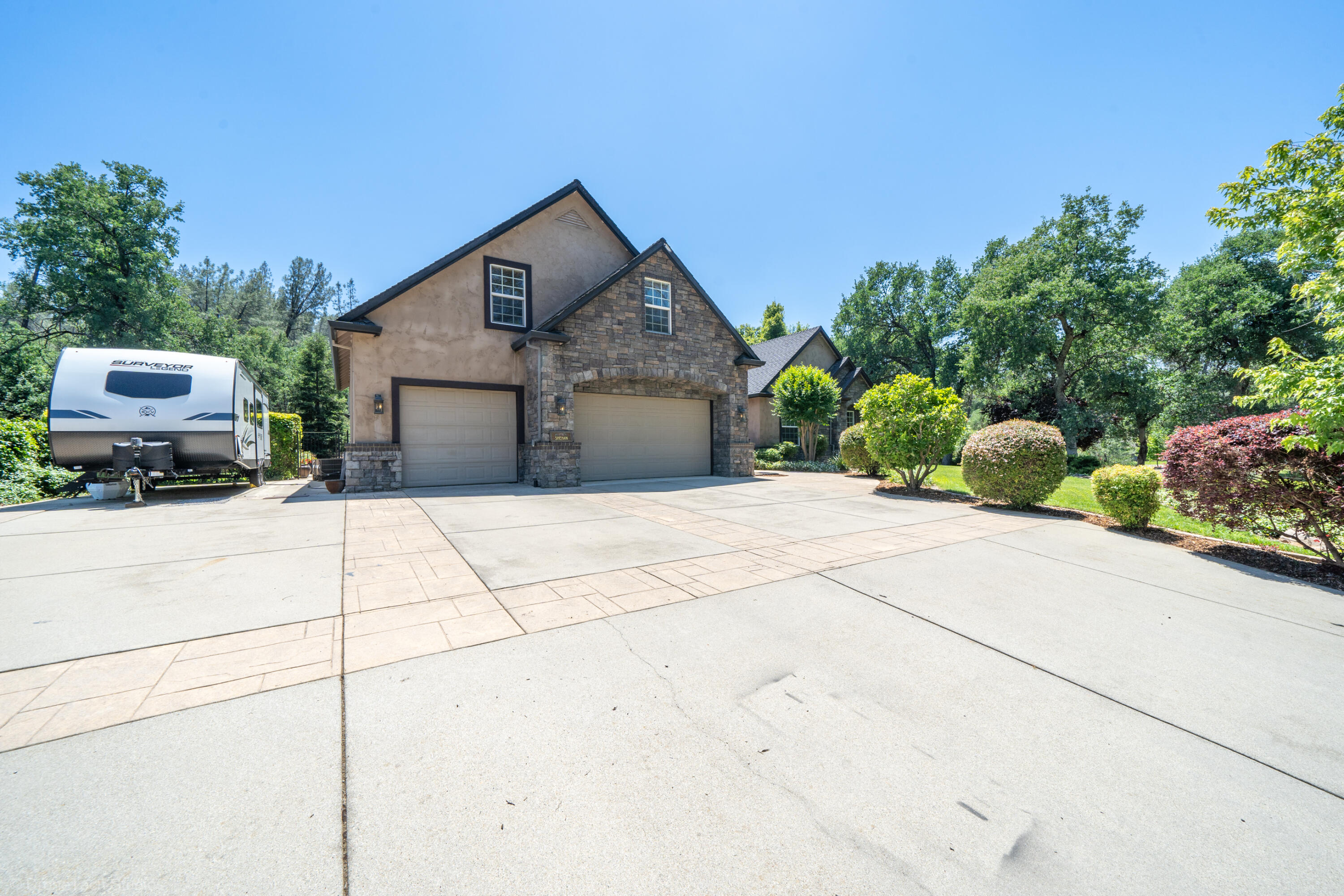 9109 Simmons Road Redding, CA 96001 - Photo 3 of 52 a house view with a outdoor space