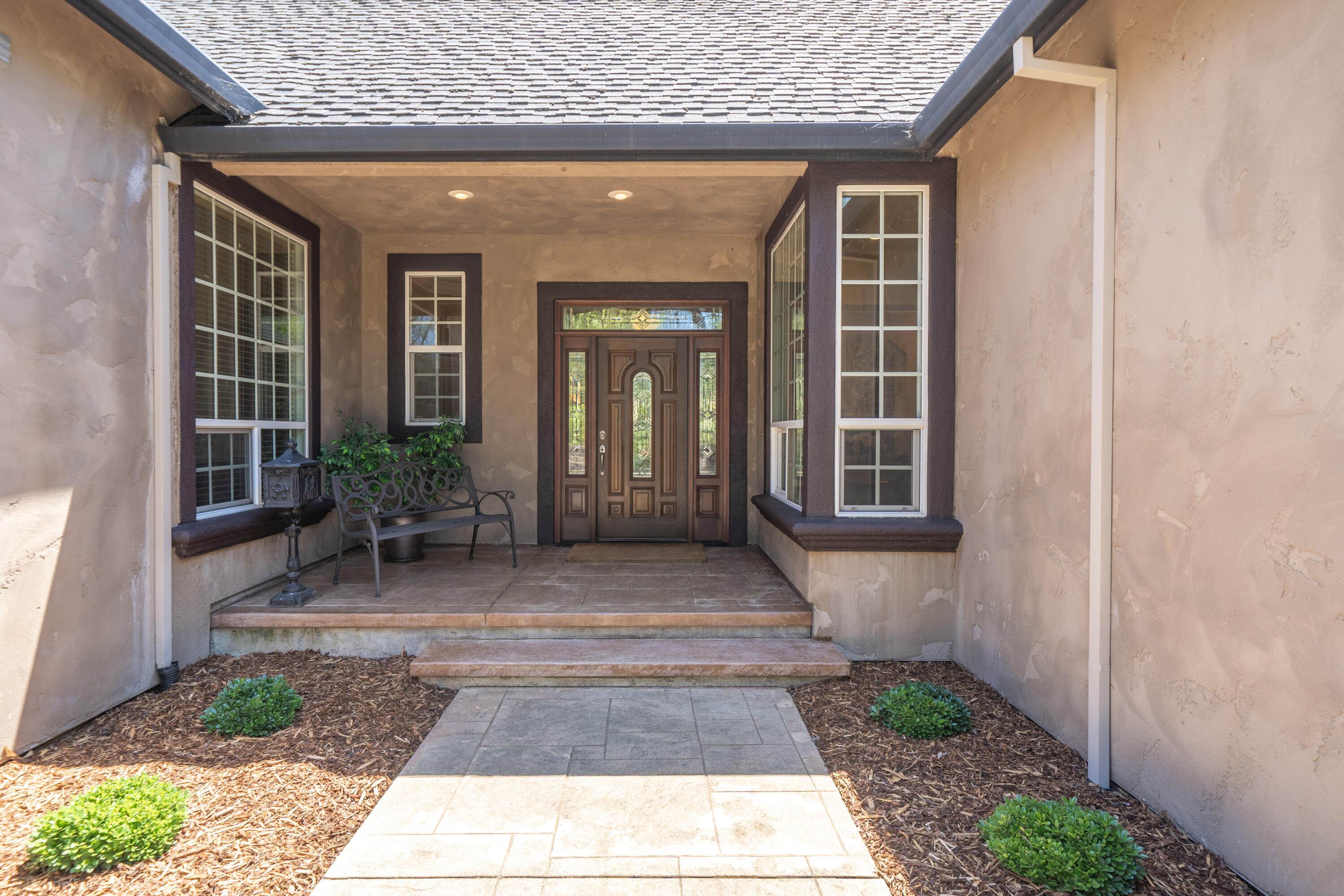 9109 Simmons Road Redding, CA 96001 - Photo 5 of 52 a entryway to the house