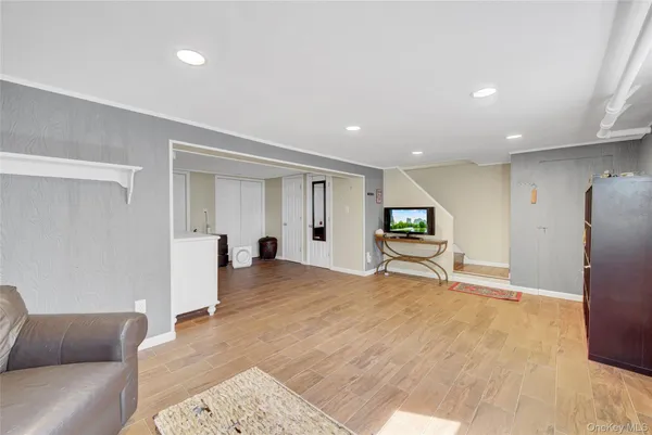 $745,000 | 39 Cynthia Court, Hempstead, NY 11550