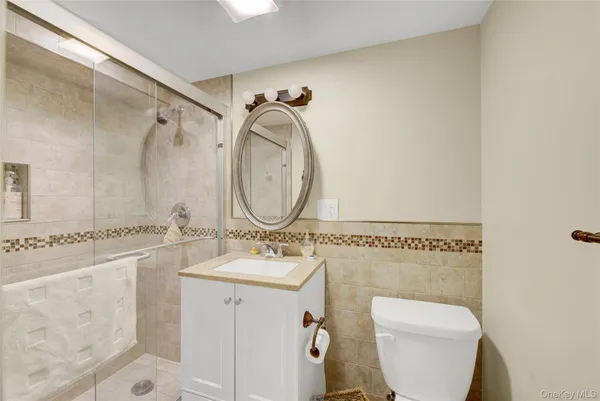 $745,000 | 39 Cynthia Court, Hempstead, NY 11550