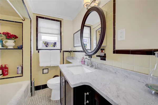 $745,000 | 39 Cynthia Court, Hempstead, NY 11550