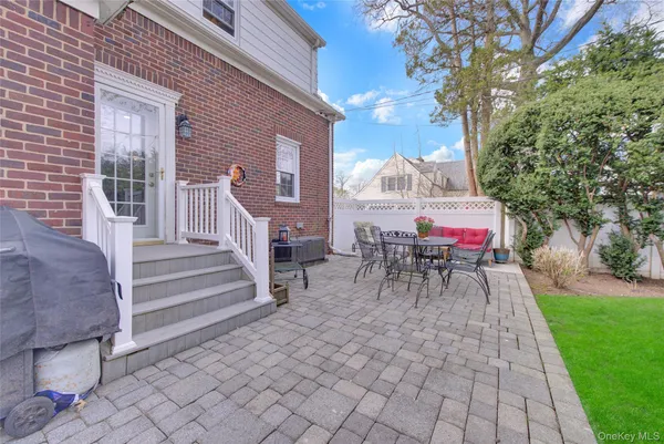 $745,000 | 39 Cynthia Court, Hempstead, NY 11550