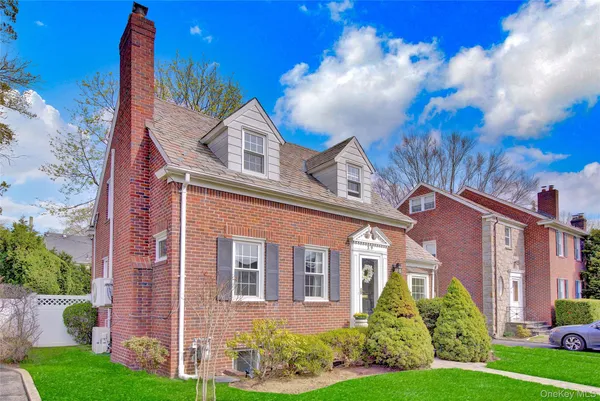 $745,000 | 39 Cynthia Court, Hempstead, NY 11550