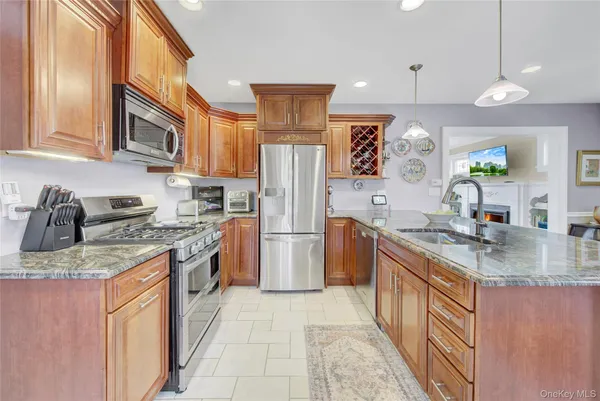 $745,000 | 39 Cynthia Court, Hempstead, NY 11550