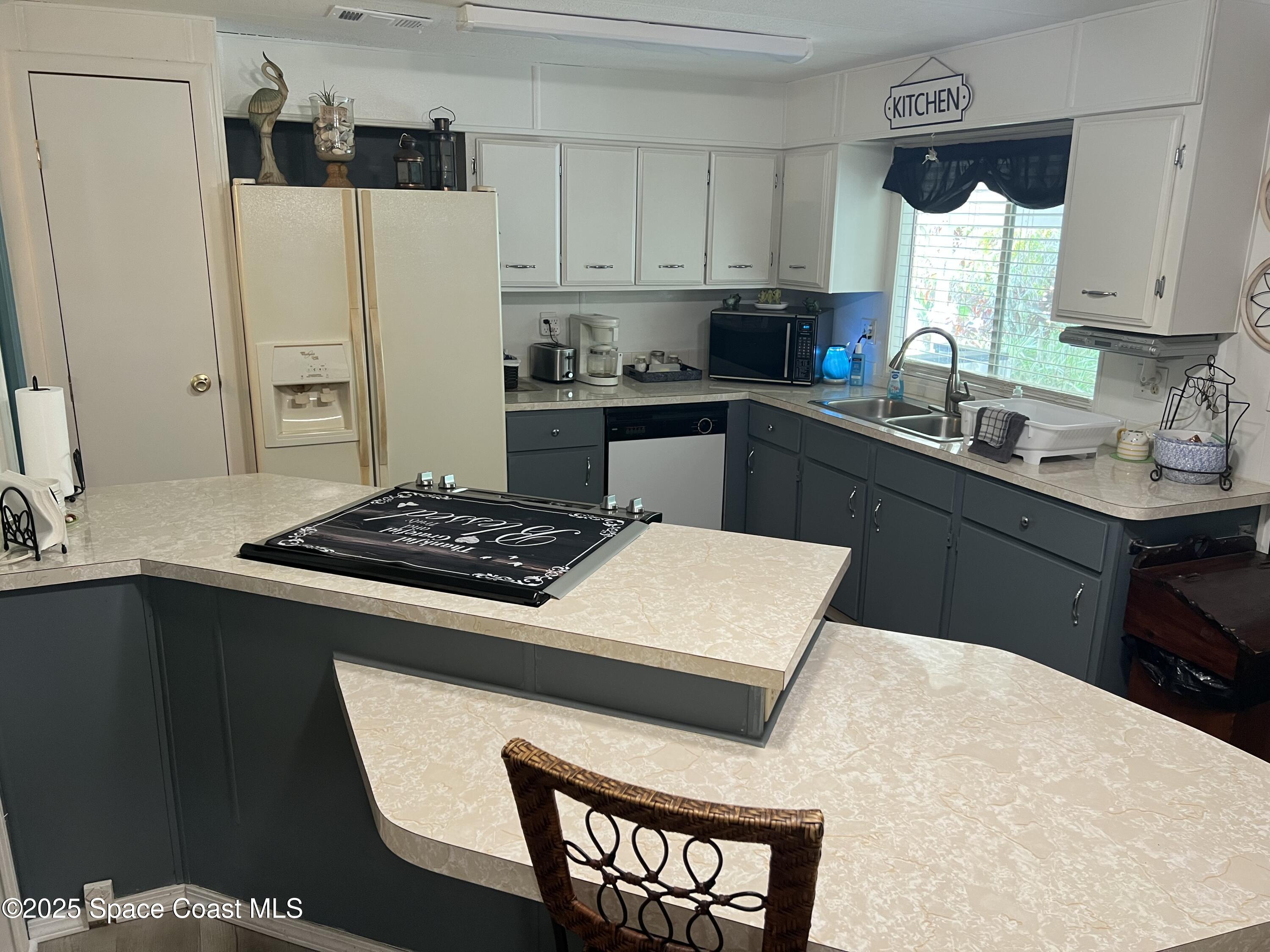 1724 Mango Street Northeast Palm Bay, FL 32905 - Photo 7 of 19 IMG_9838