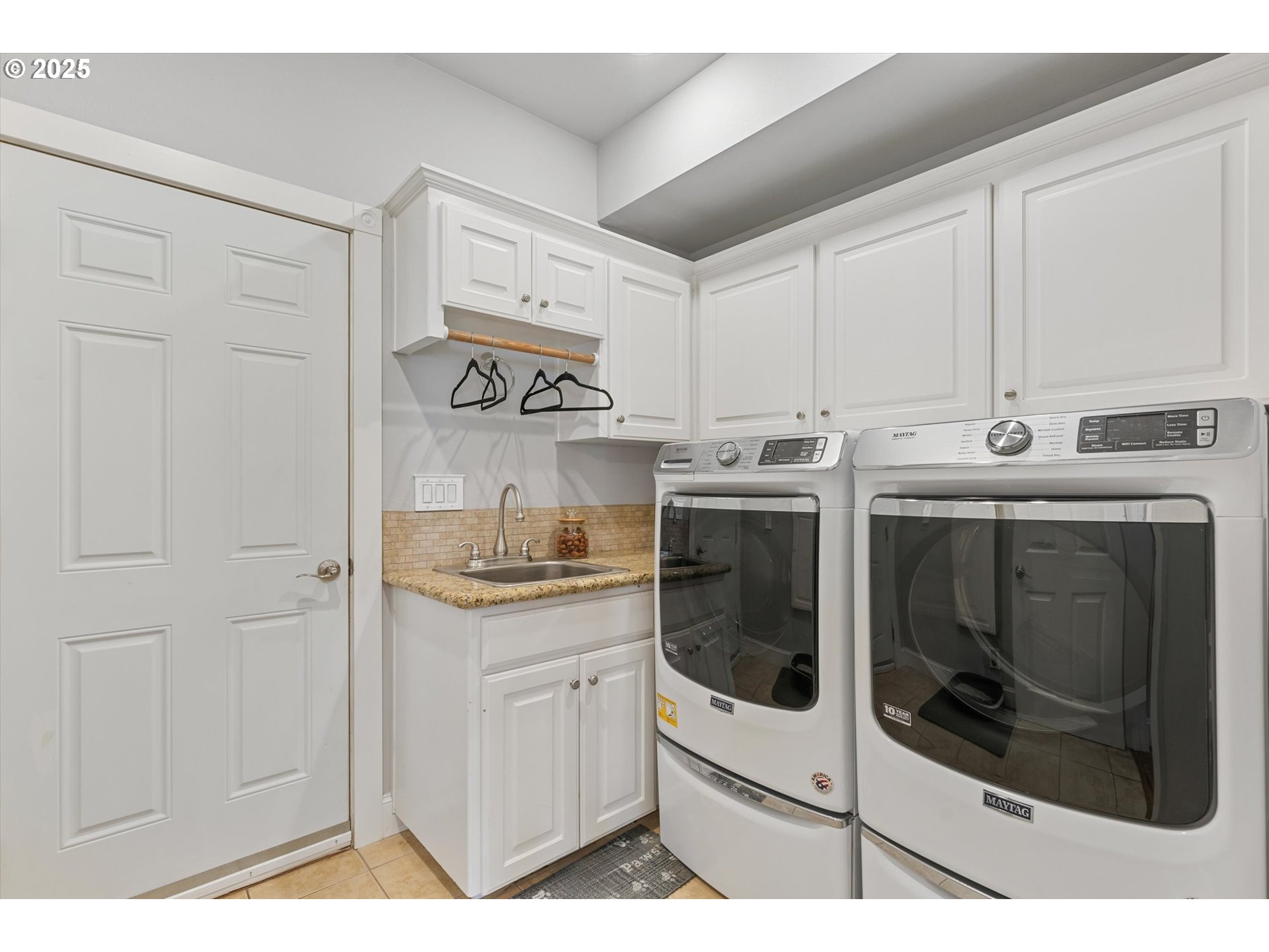 19005 Southwest Bany Road Beaverton, OR 97007 - Photo 19 of 48 Laundry