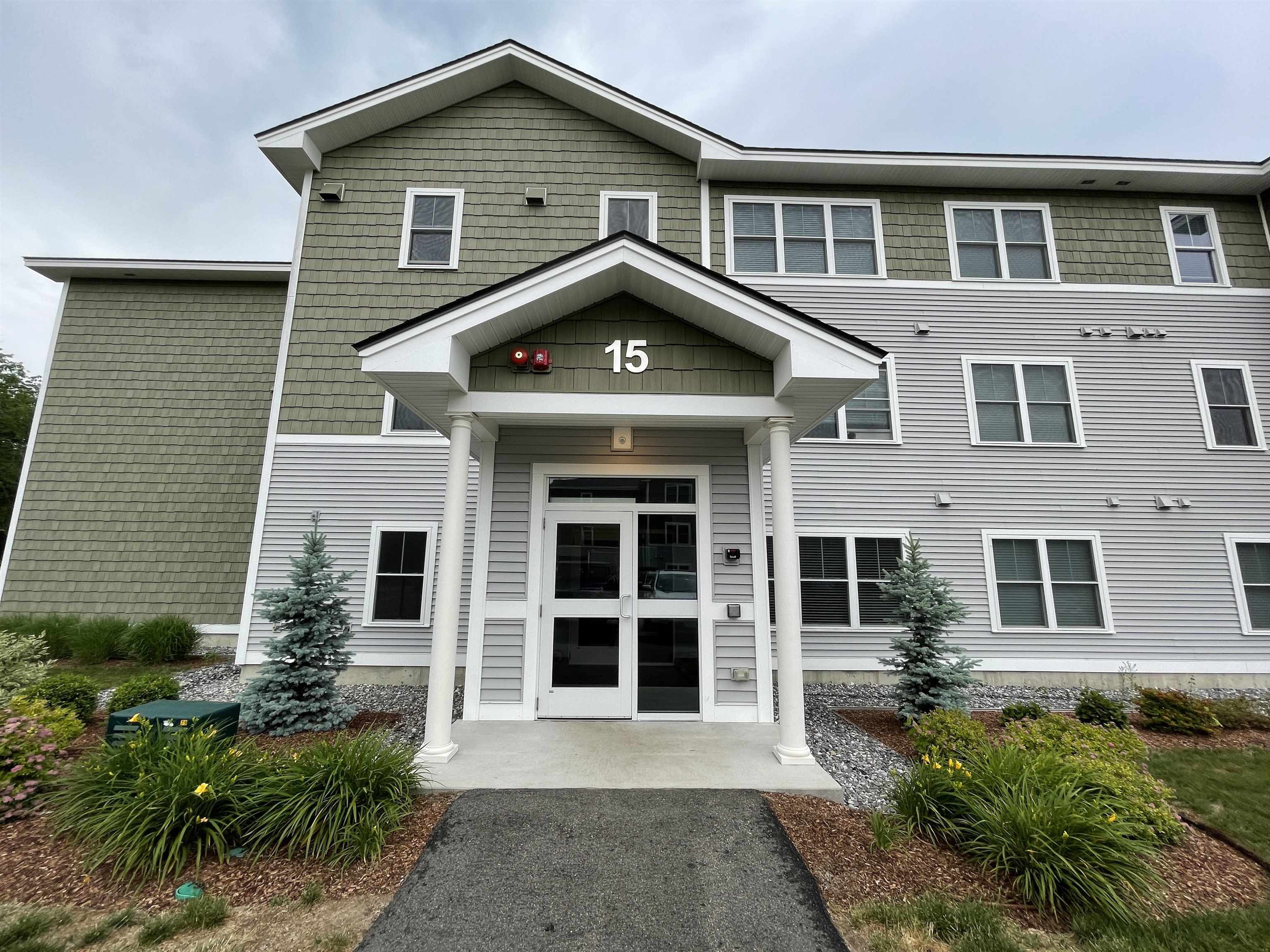 15 East Ridge Drive, Unit 105 Milford, NH 03055 - Photo 4 of 46