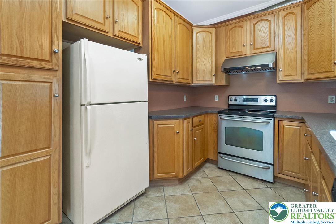 537 Kemmerer Lane Allentown, PA 18104 - Photo 13 of 39