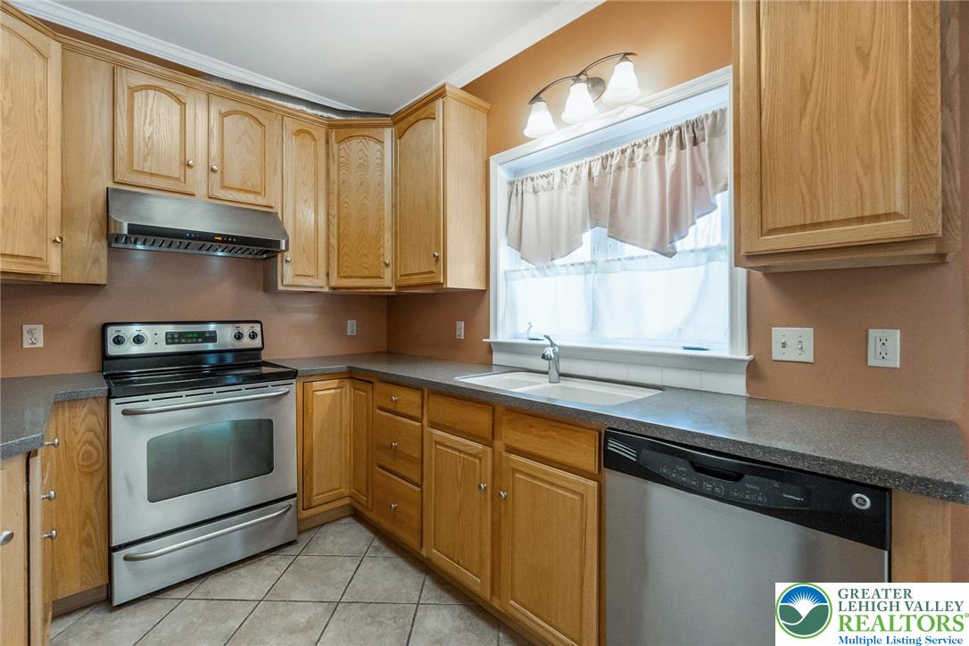 537 Kemmerer Lane Allentown, PA 18104 - Photo 14 of 39