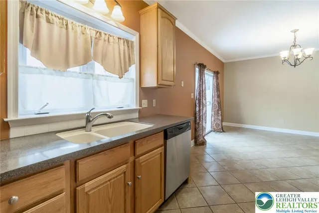 $2,400 | 537 Kemmerer Lane, Allentown, PA 18104