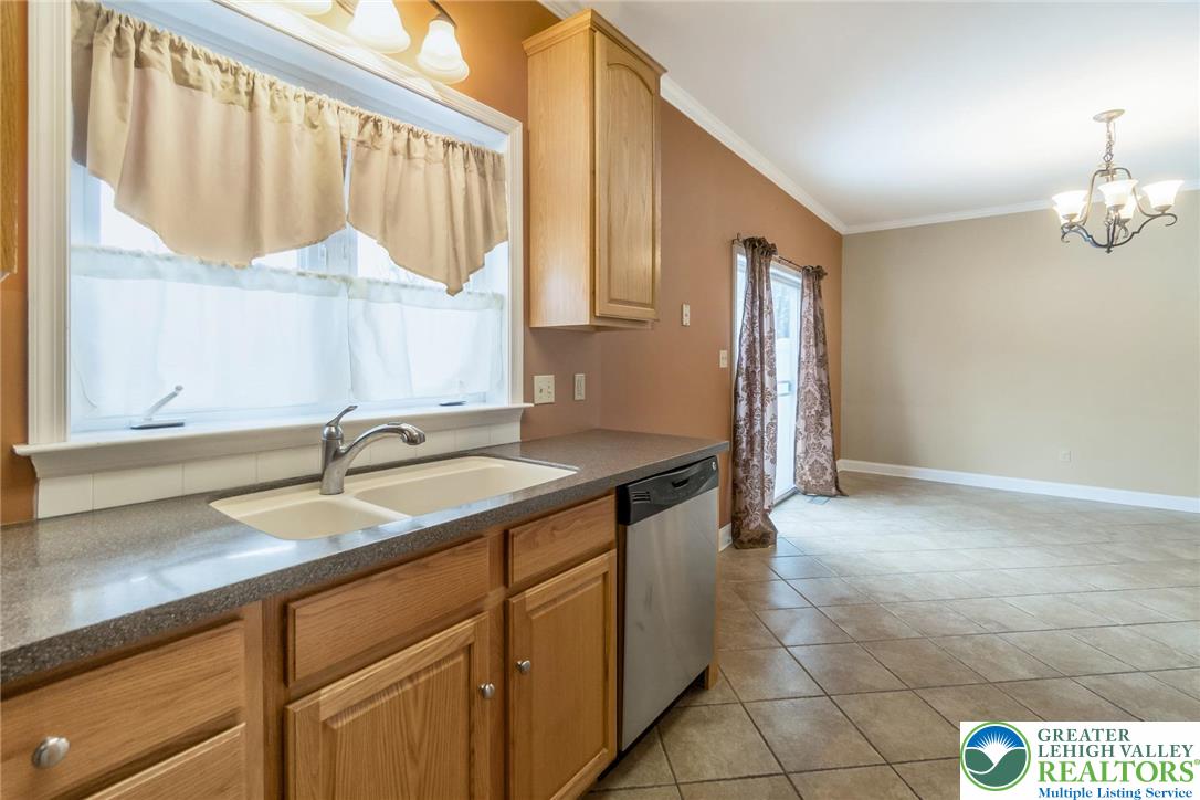 537 Kemmerer Lane Allentown, PA 18104 - Photo 15 of 39