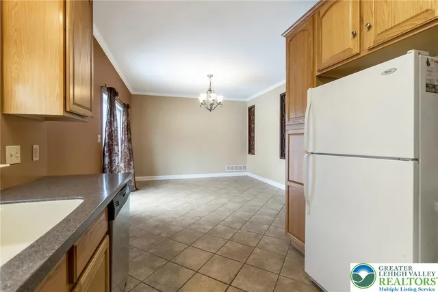 $2,400 | 537 Kemmerer Lane, Allentown, PA 18104