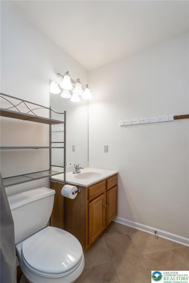 537 Kemmerer Lane Allentown, PA 18104 - Photo 28 of 39 a bathroom with a toilet a sink and mirror