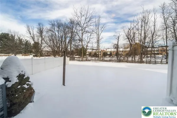 $2,400 | 537 Kemmerer Lane, Allentown, PA 18104