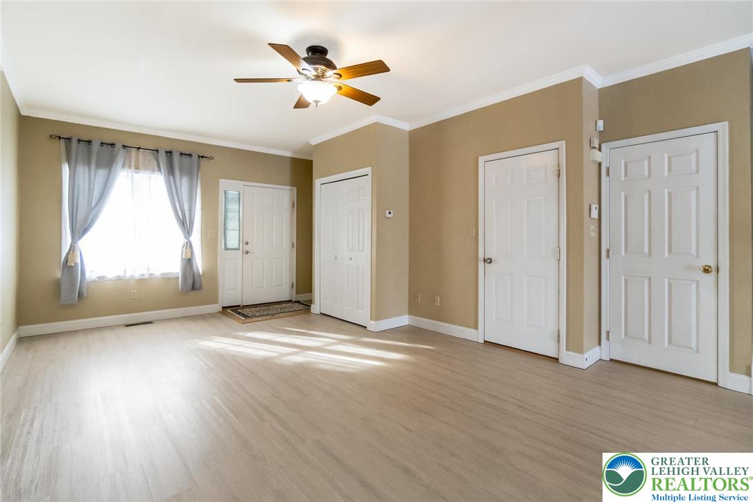 537 Kemmerer Lane Allentown, PA 18104 - Photo 6 of 39