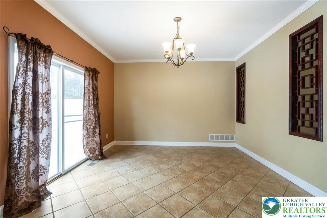 537 Kemmerer Lane Allentown, PA 18104 - Photo 9 of 39