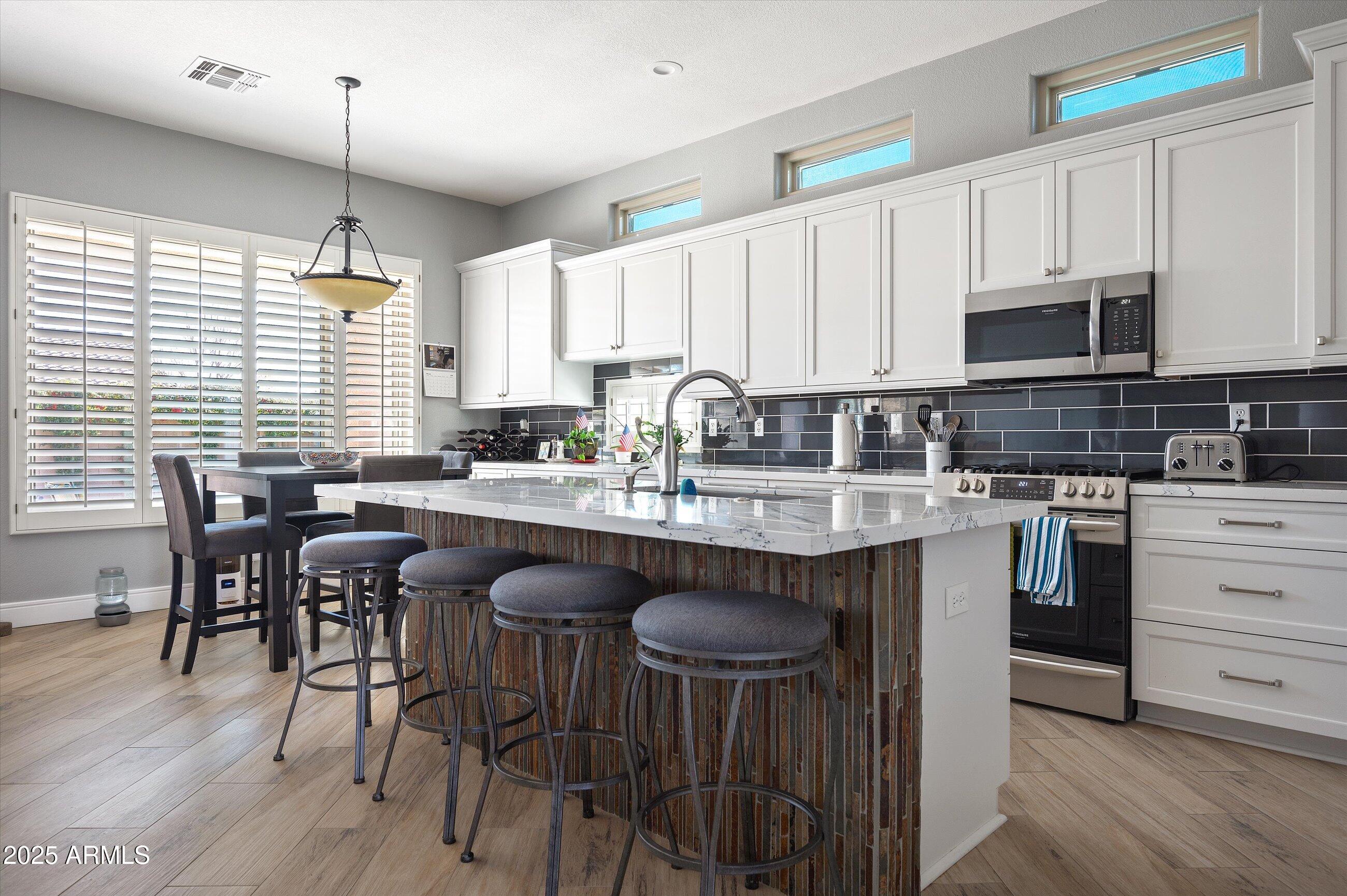 4403 East Briles Road Phoenix, AZ 85050 - Photo 4 of 14 09-4403EBrilesRd-9