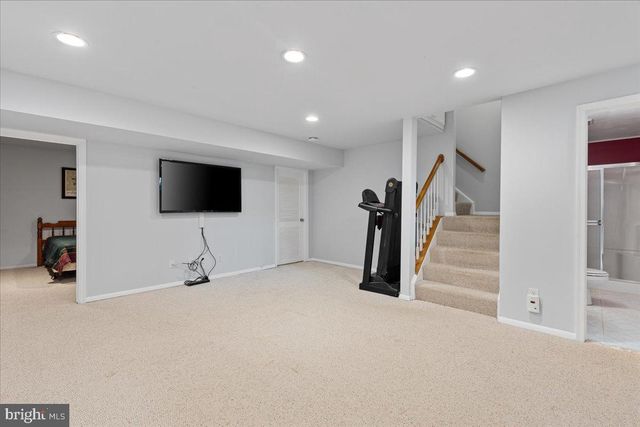 $830,000 | 14106 Wood Rock Way, Centreville, VA 20121